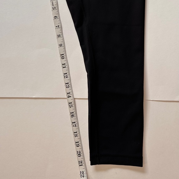 Lululemon Black Crop‎ Leggings - Size 6 ( No Size Tag / Yes Size Dot). - Picture 7 of 7